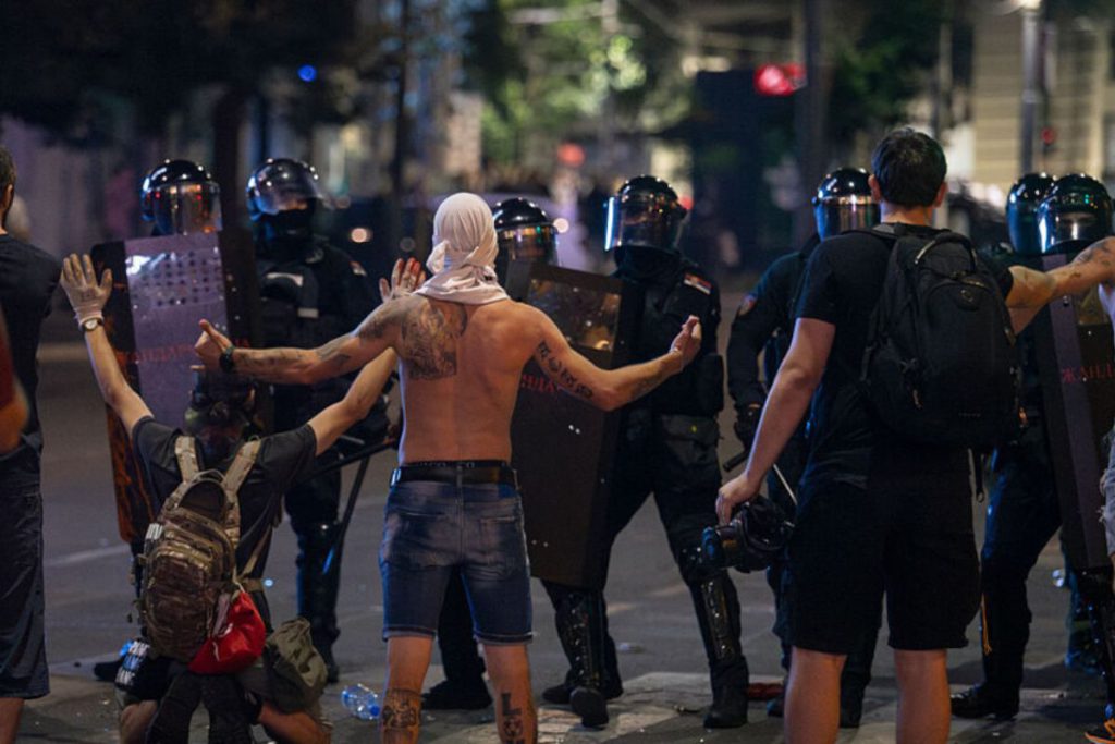 protest-studenata-policija.jpg Расправа са полицијом током студентско-грађанских протеста у Београду, август 2025. (Фото: Getty © Maxim Konankov/NurPhoto)